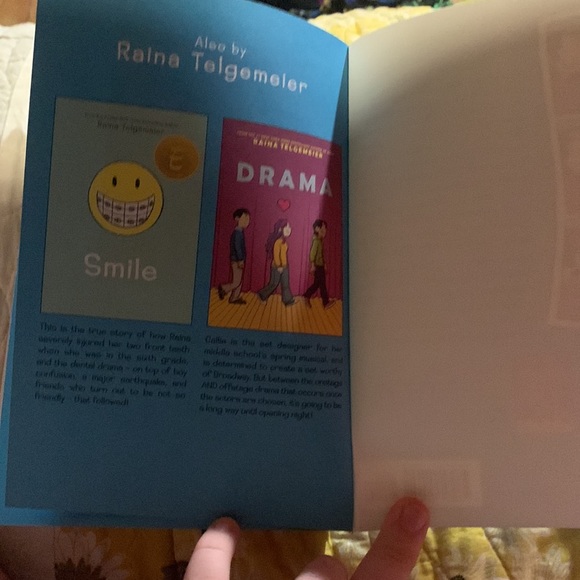 “Sisters” by Raina Telgemeier - Picture 4 of 5